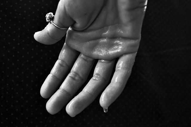 手汗がひどい人の対策方法は?解決するのにおすすめの制汗剤